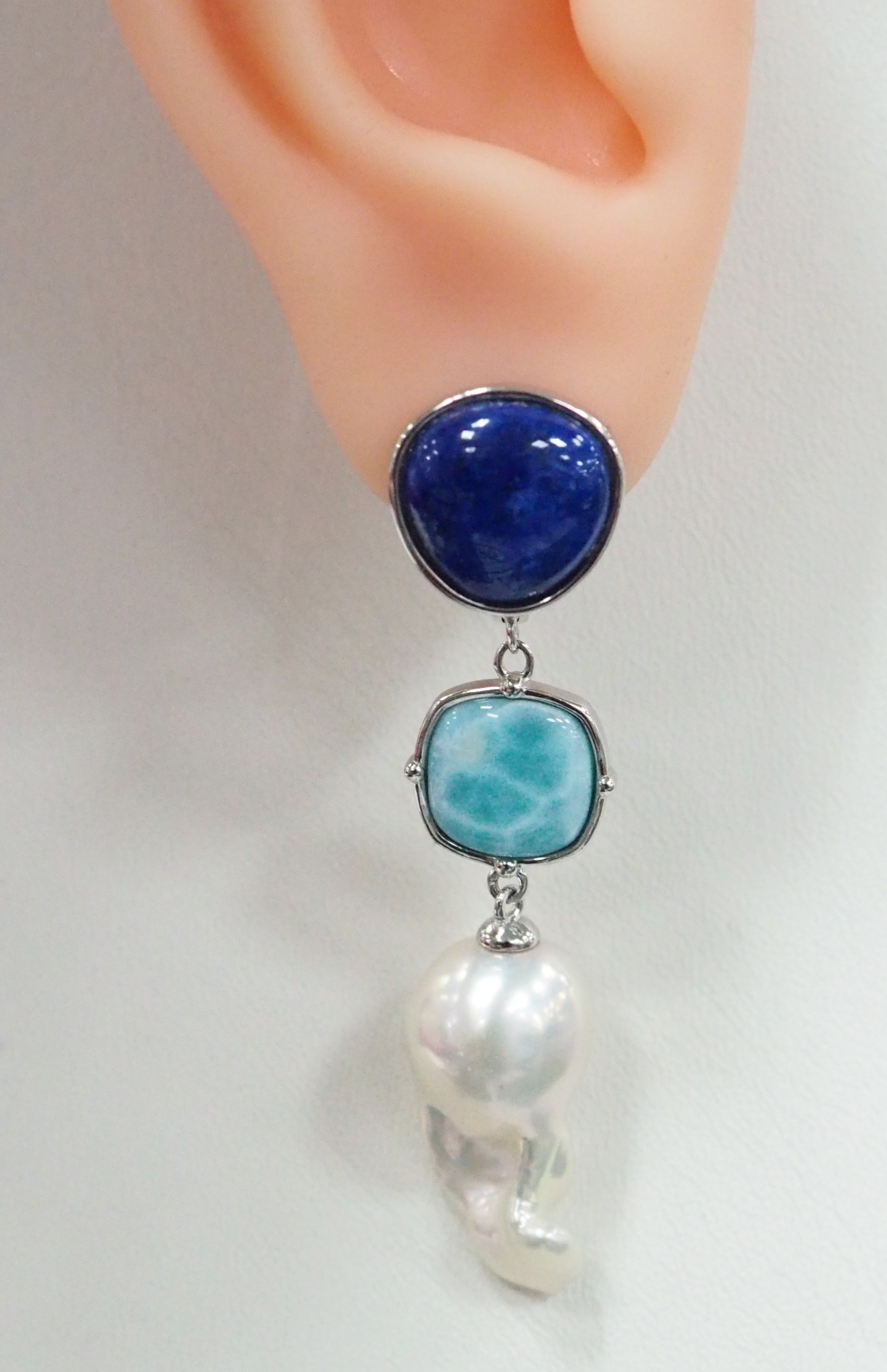 Серебряные серьги с ларимарами, лазуритами и жемчугом Барокко